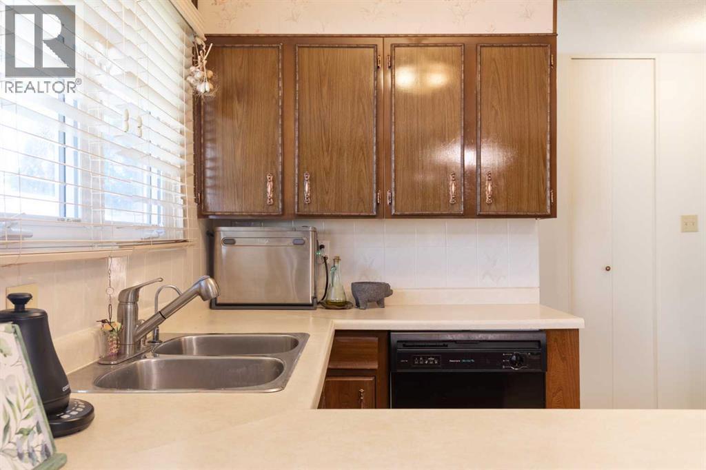 2335 Porter Place SE, Medicine Hat, Alberta  T1B 1E4 - Photo 9 - A2342101