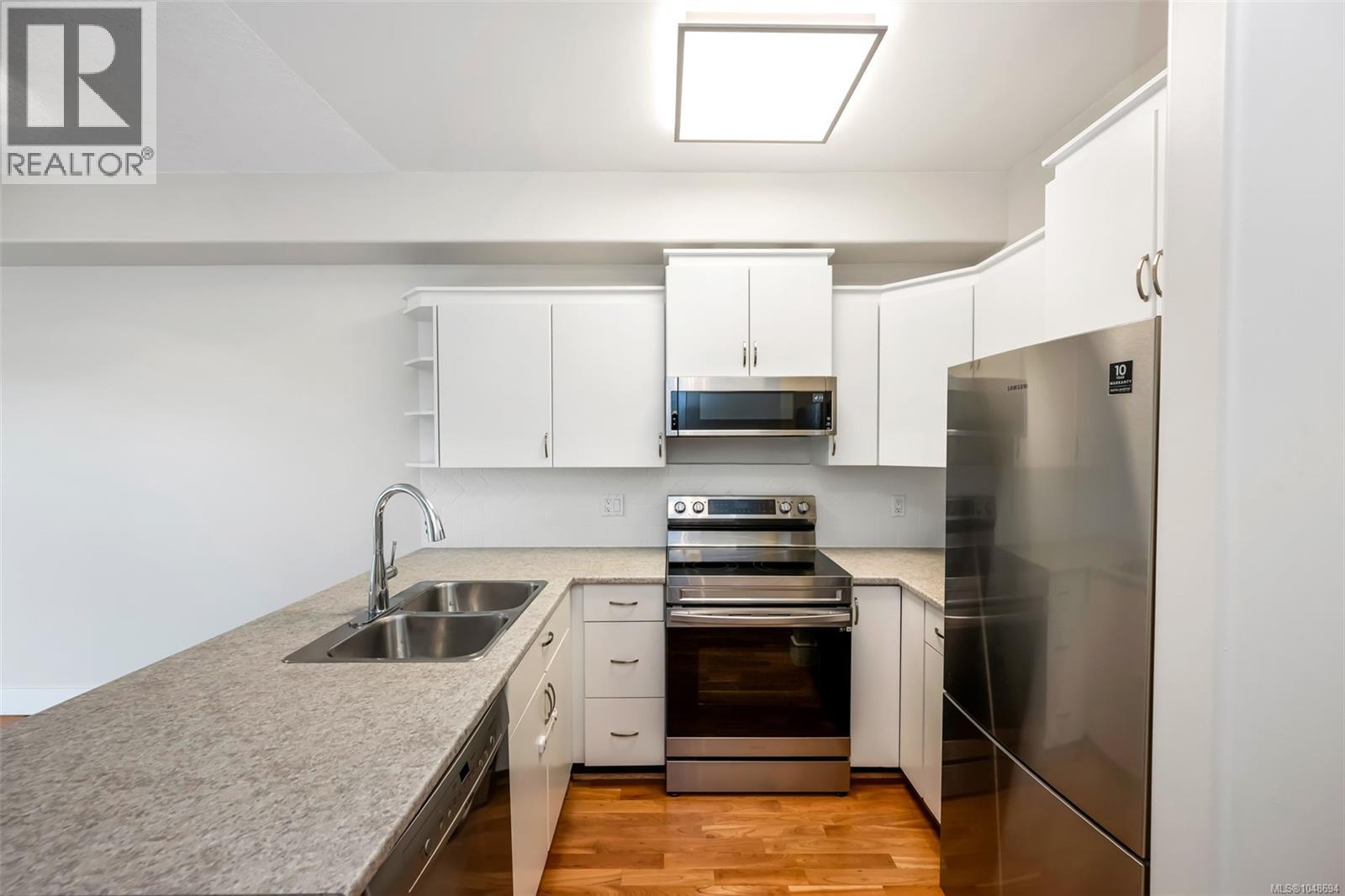 207 3915 Carey Rd, Saanich, British Columbia  V8Z 4E3 - Photo 10 - 1048694
