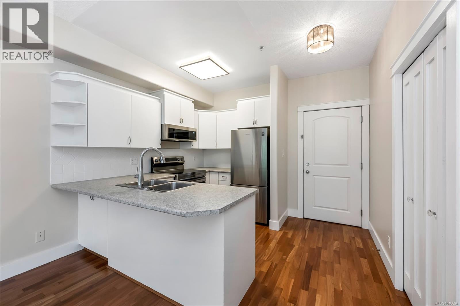 207 3915 Carey Rd, Saanich, British Columbia  V8Z 4E3 - Photo 11 - 1048694