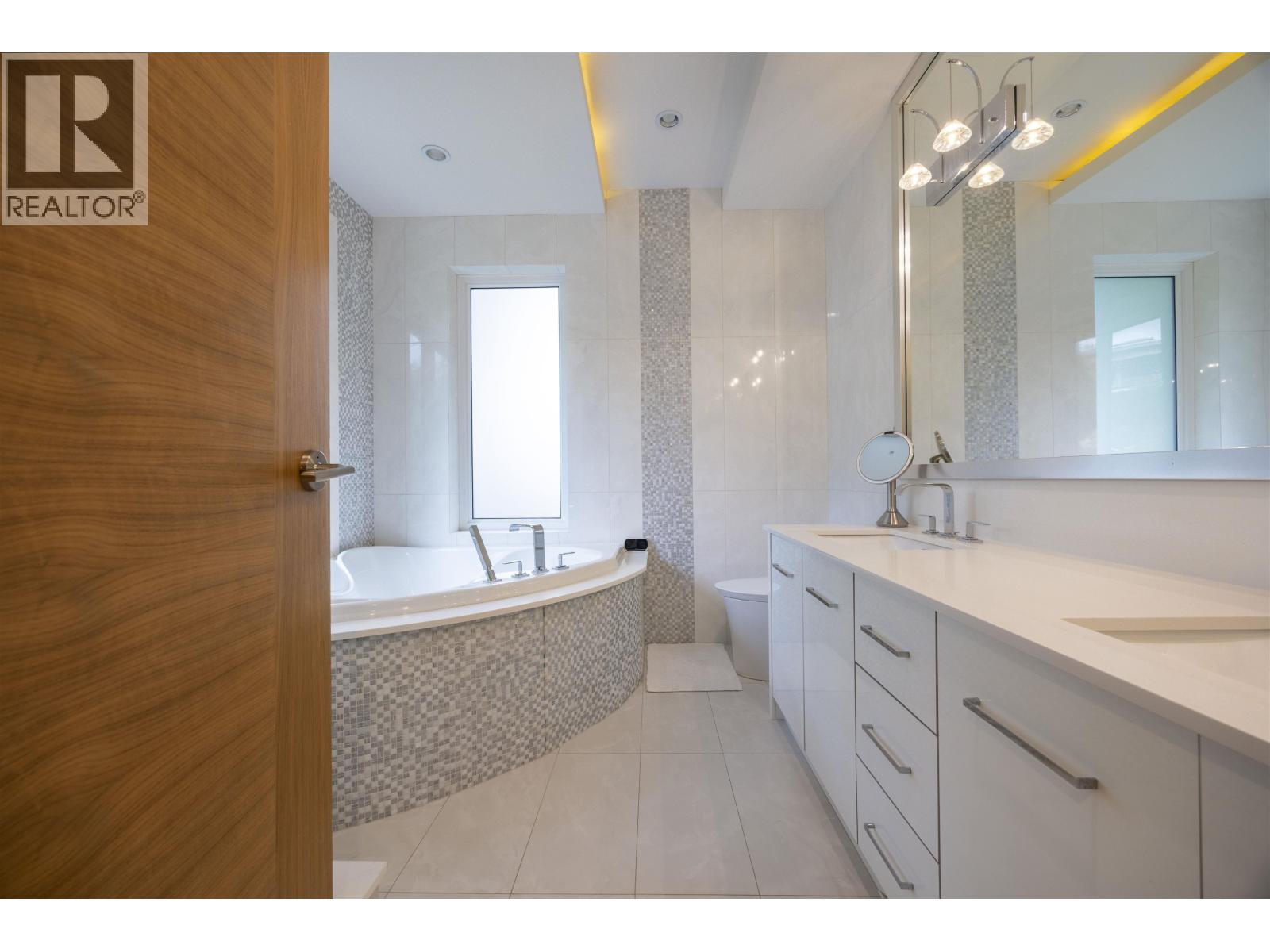5111 Harbour View Road, Burnaby, British Columbia  V5B 1C9 - Photo 27 - R3161704