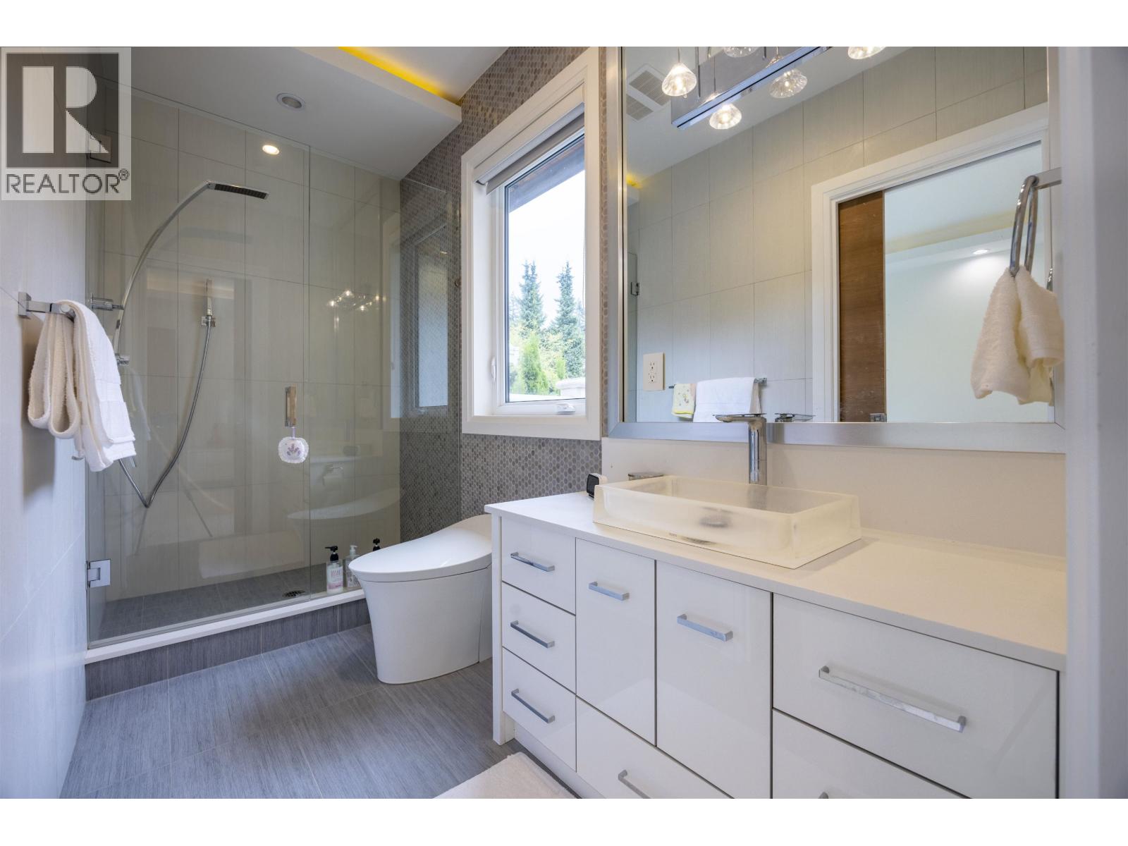 5111 Harbour View Road, Burnaby, British Columbia  V5B 1C9 - Photo 32 - R3161704