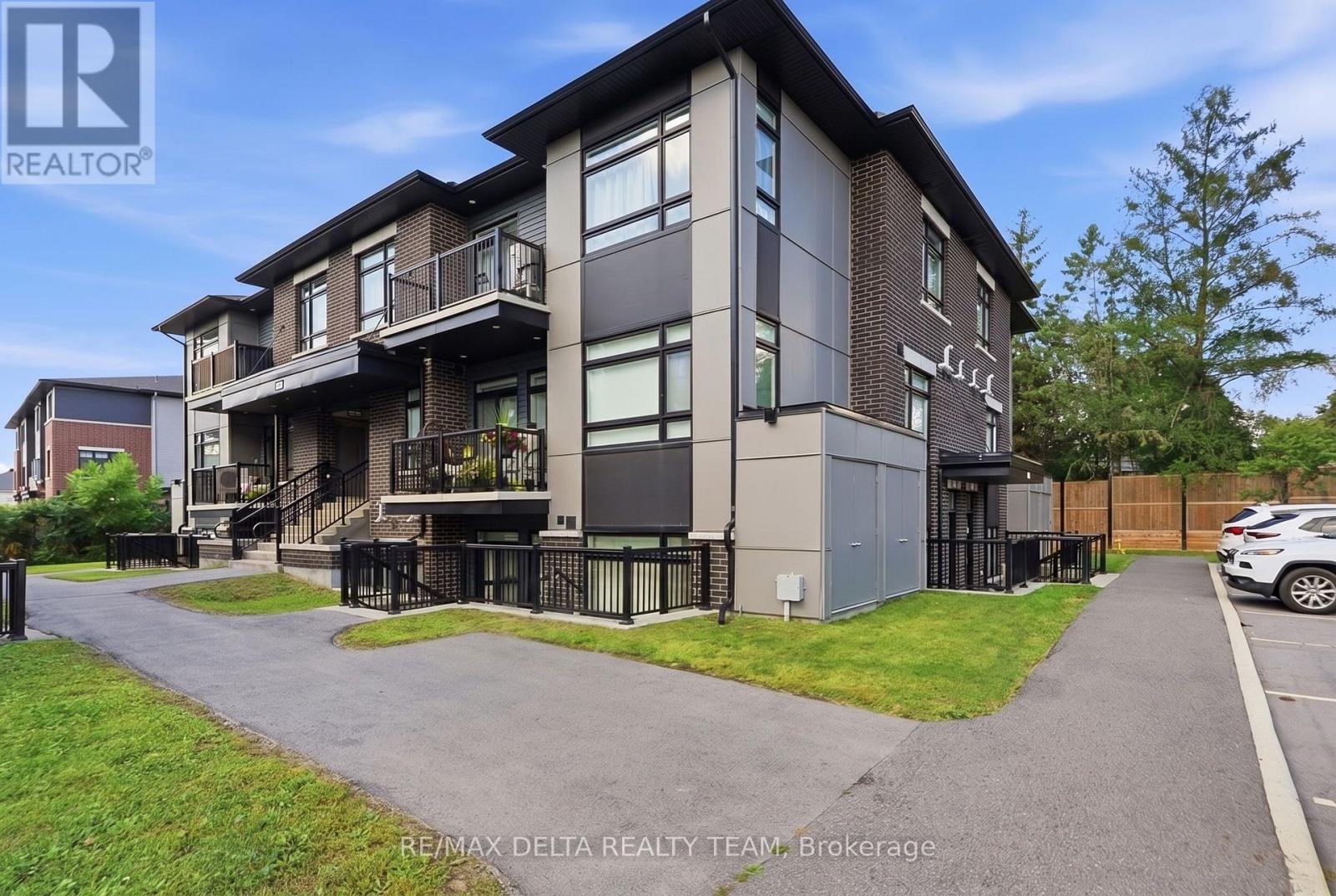 13 - 400 C ROLLING MEADOW CRESCENT, Ottawa, Ontario