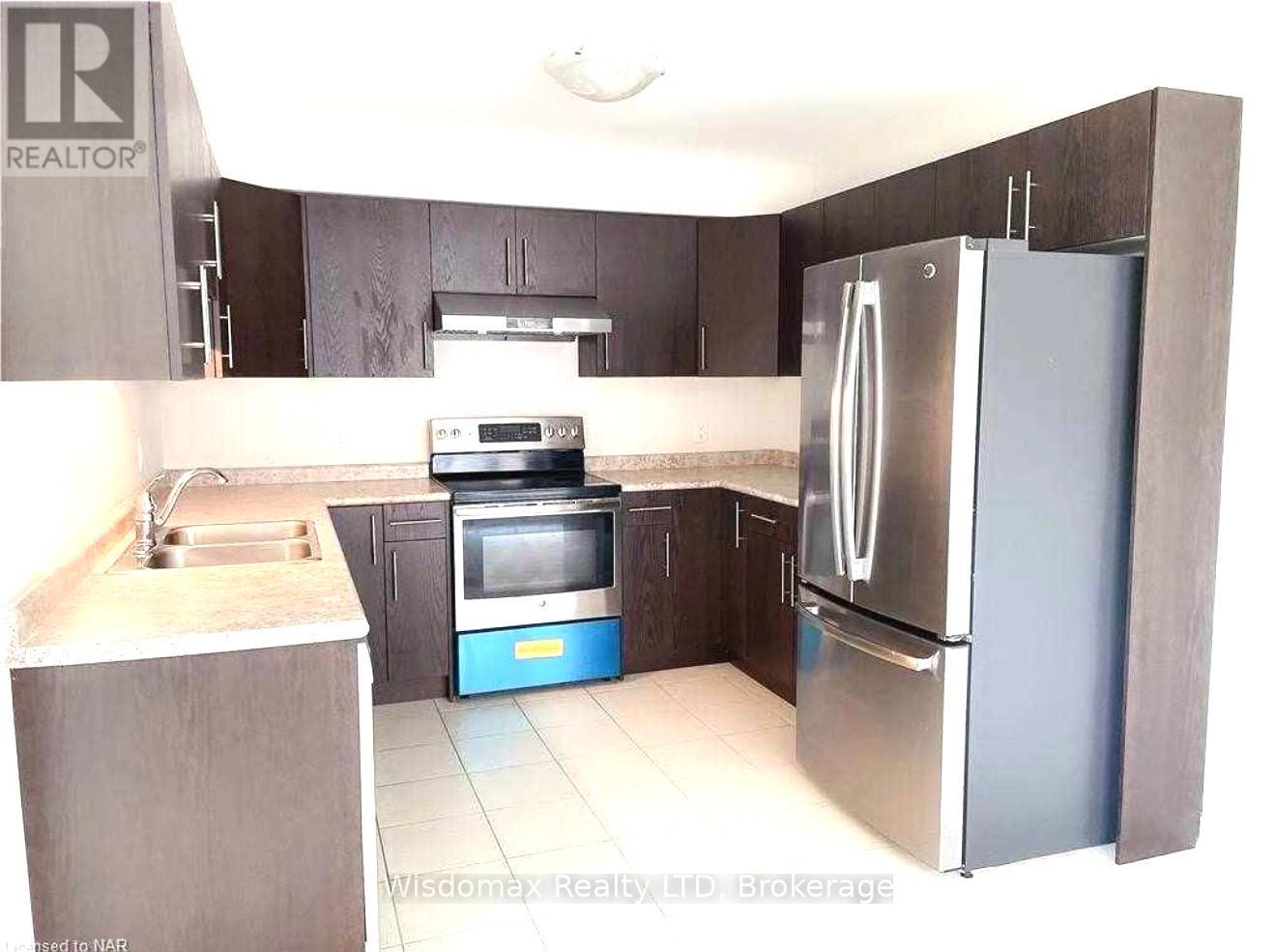 16 Elderberry Road, Thorold, Ontario  L2V 5G6 - Photo 2 - X13747450