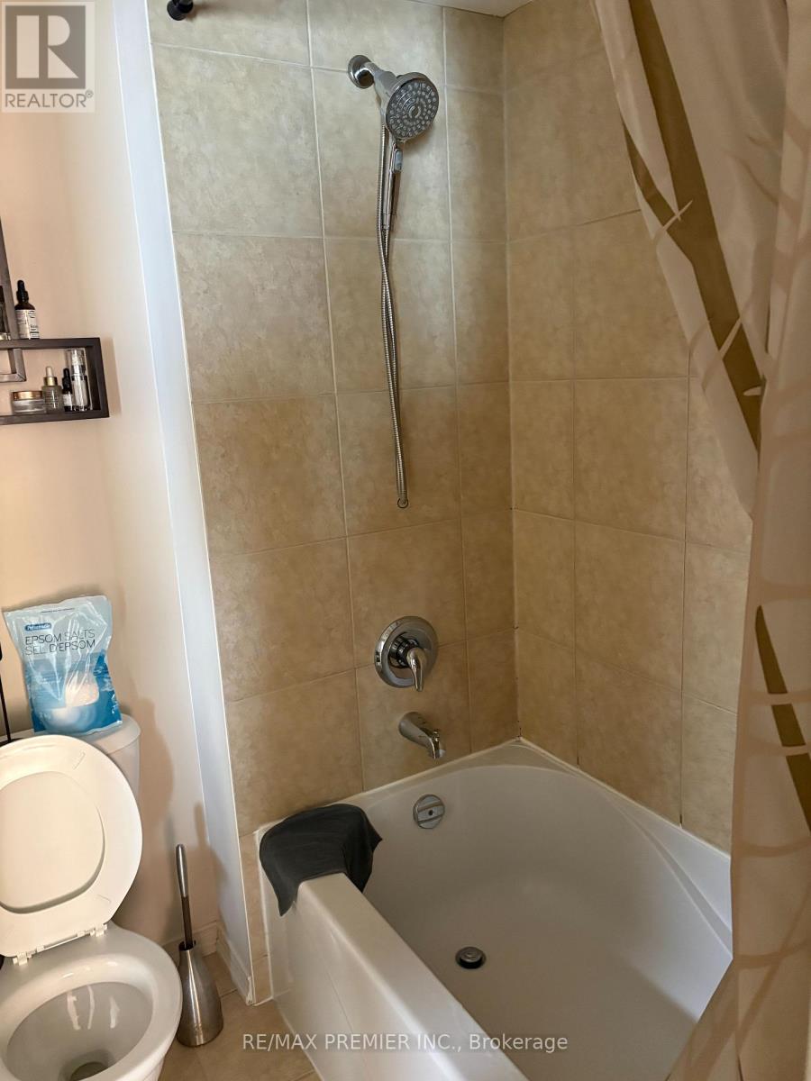 95 John Bell Crescent, Toronto, Ontario  M1L 0G5 - Photo 6 - E13747252