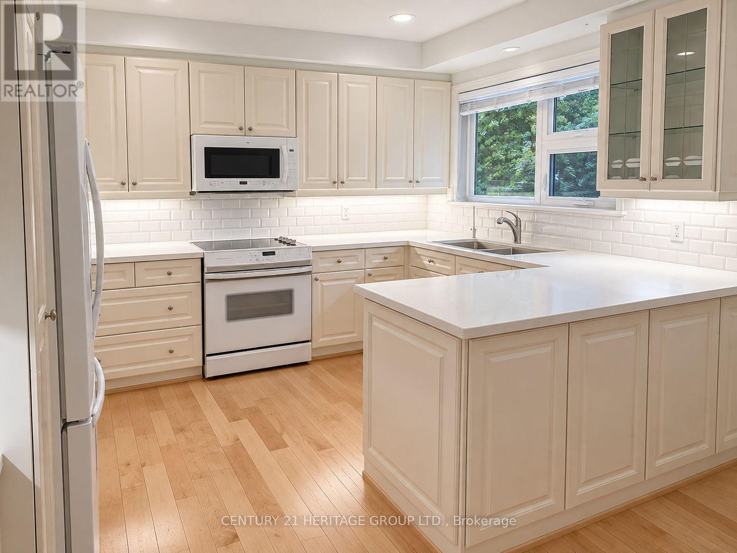 Main - 17 Hi Mount Drive, Toronto, Ontario  M2K 1X3 - Photo 24 - C13747436