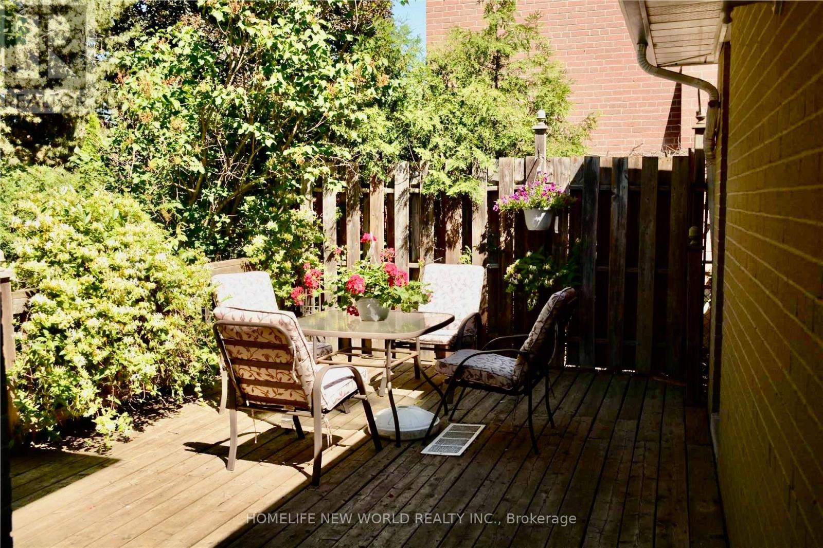 40 Brahms Avenue, Toronto, Ontario  M2H 1H4 - Photo 3 - C13747468