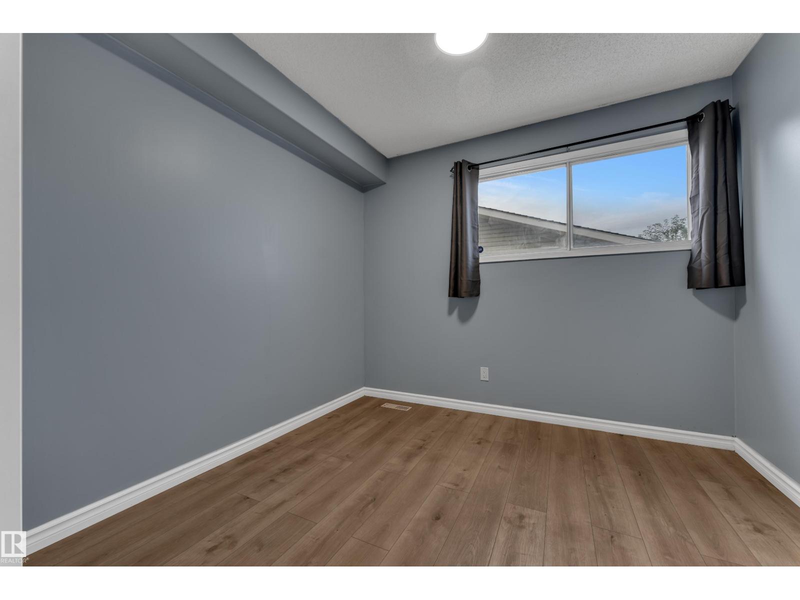 3111 67 St NW, Edmonton, Alberta  T6K 1M1 - Photo 11 - E4507207