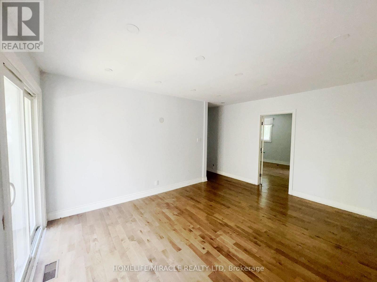 14178 Yonge Street, Aurora, Ontario  L4G 0P5 - Photo 12 - N13747554