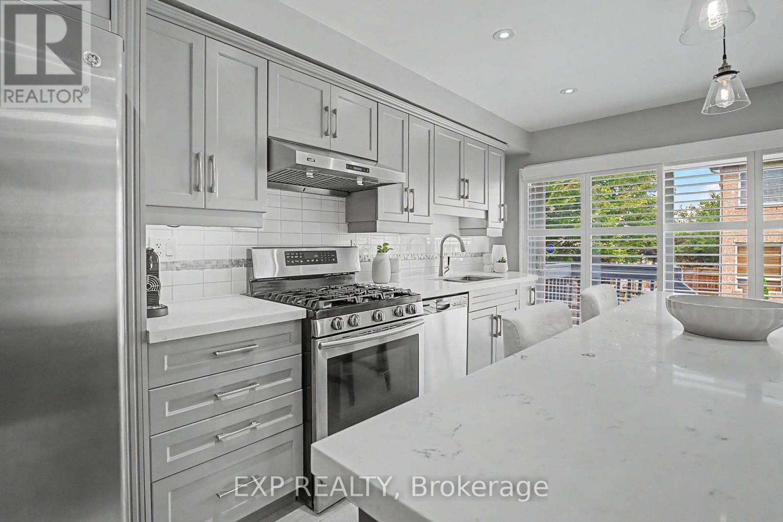5421 Rochelle Way, Mississauga, Ontario  L5M 7Y2 - Photo 16 - W13747518