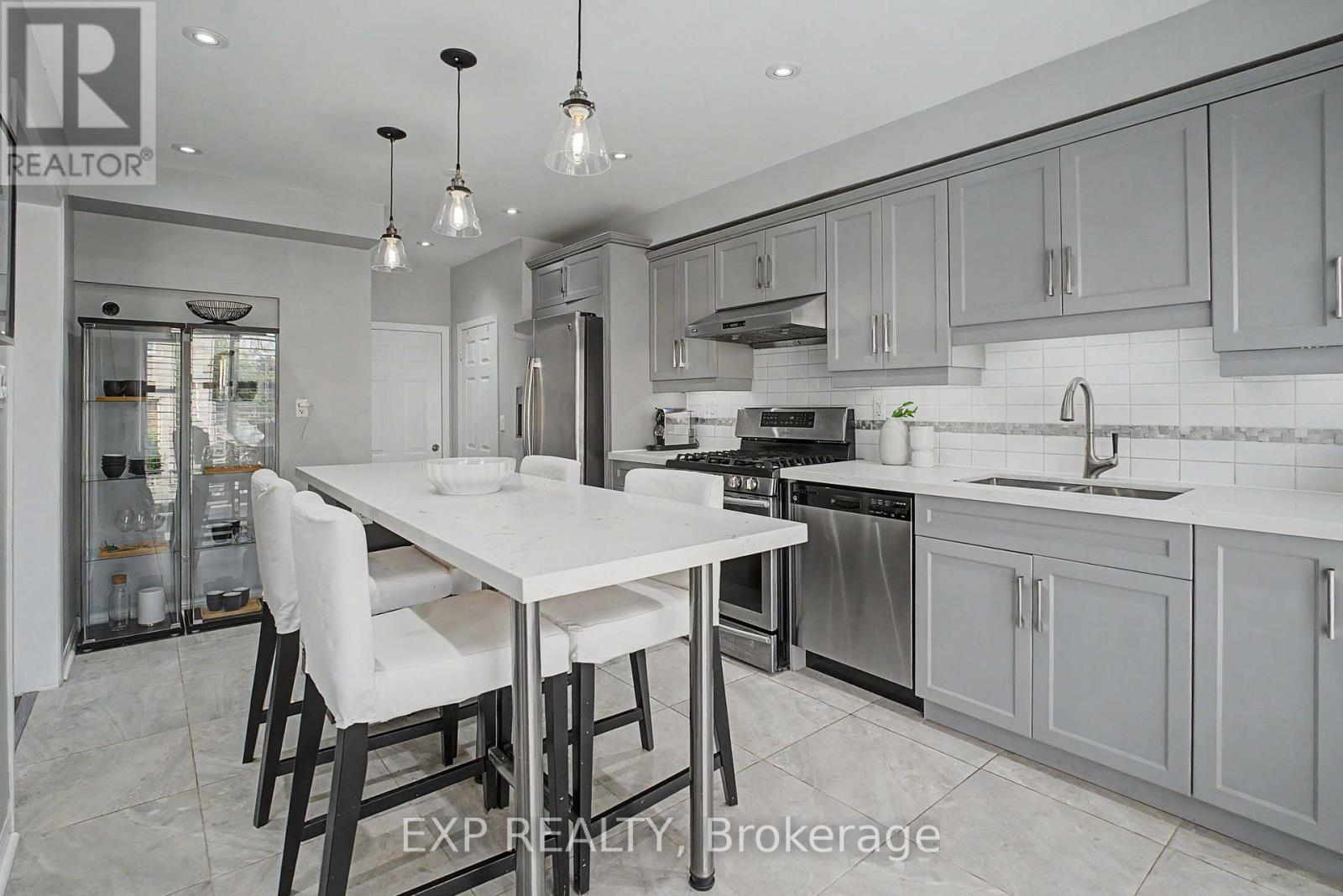 5421 Rochelle Way, Mississauga, Ontario  L5M 7Y2 - Photo 17 - W13747518
