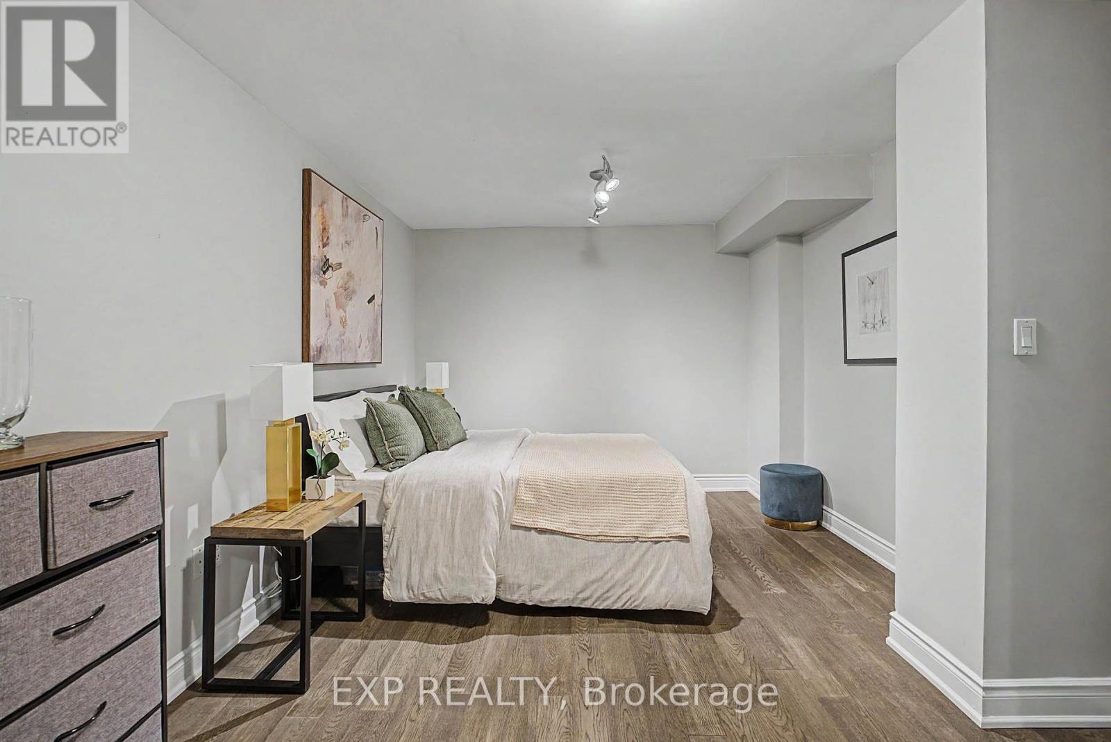5421 Rochelle Way, Mississauga, Ontario  L5M 7Y2 - Photo 24 - W13747518