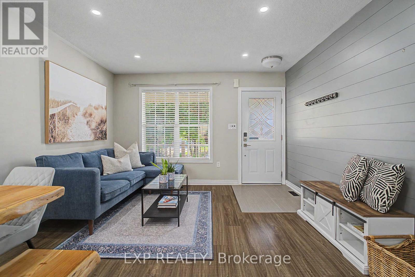 5421 Rochelle Way, Mississauga, Ontario  L5M 7Y2 - Photo 6 - W13747518
