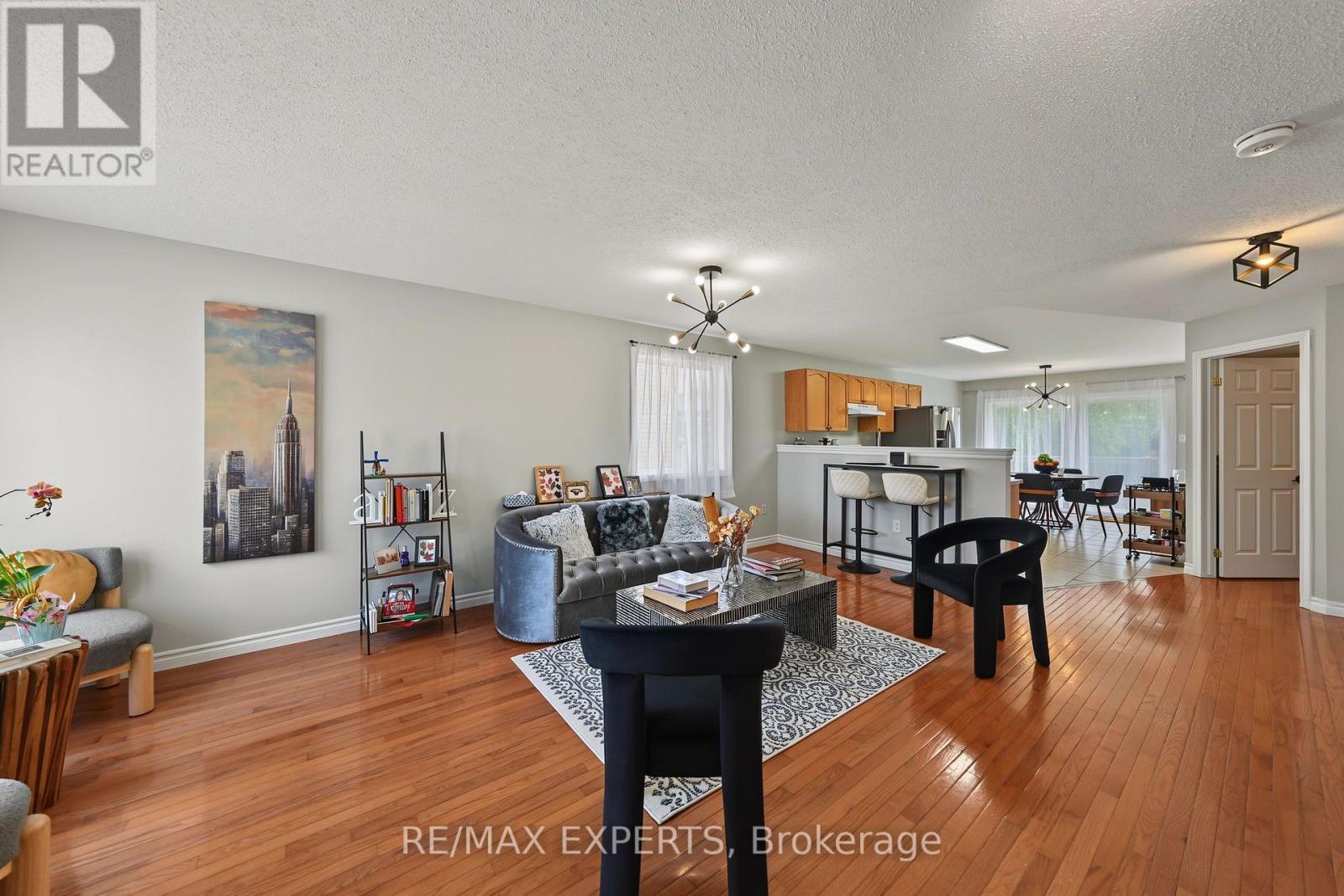 Upper - 17 Michelle Drive, Barrie, Ontario  L4N 5Y1 - Photo 3 - S13728622