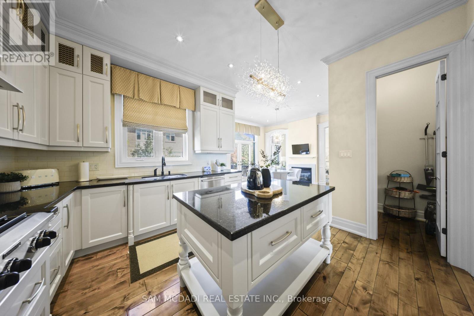 950 Fredonia Drive, Mississauga, Ontario  L5C 2W4 - Photo 11 - W13746026