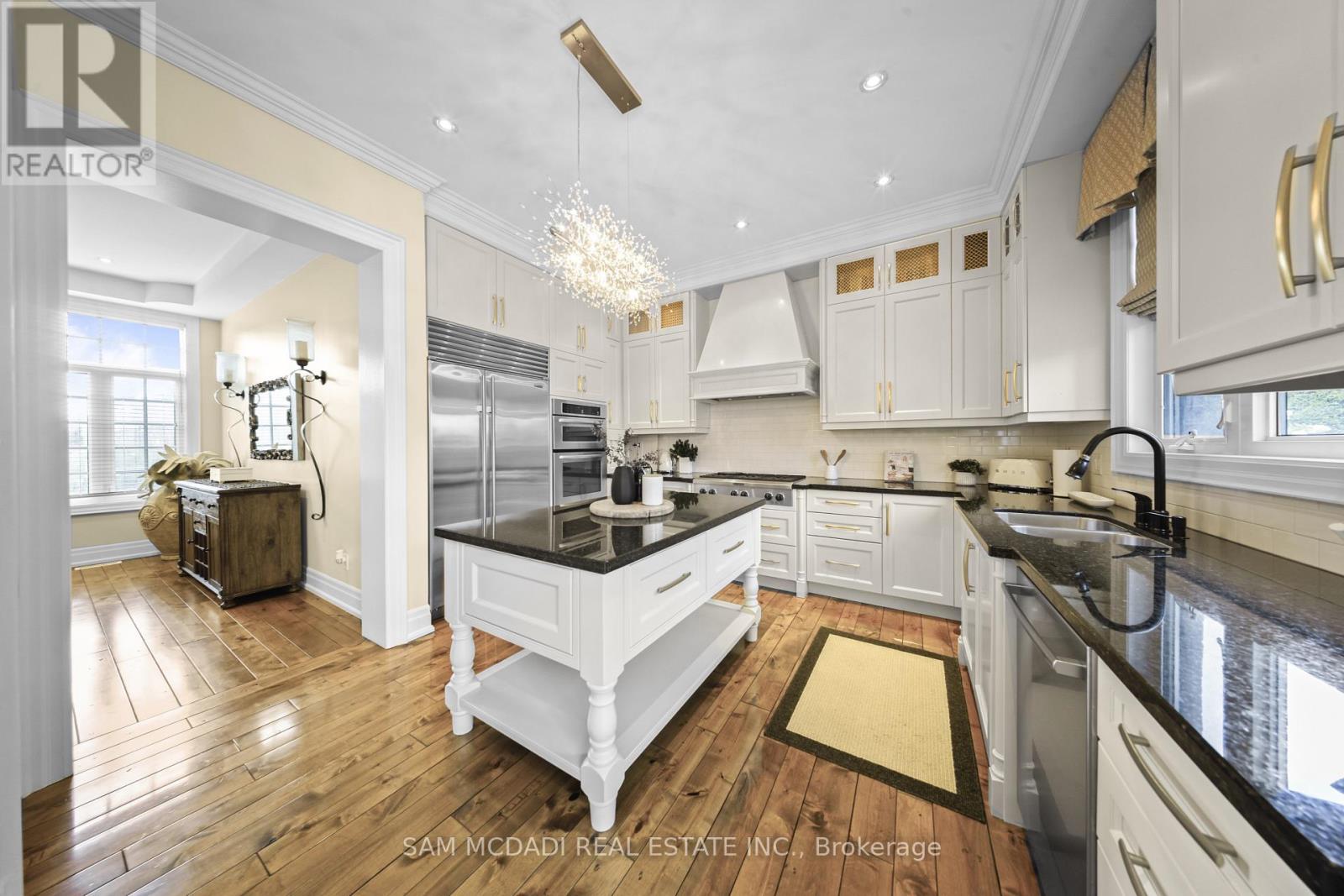 950 Fredonia Drive, Mississauga, Ontario  L5C 2W4 - Photo 8 - W13746026