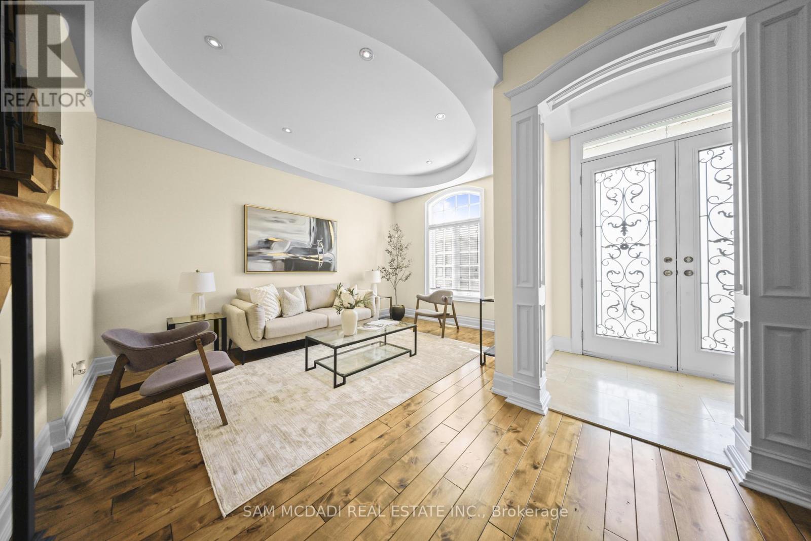 950 Fredonia Drive, Mississauga, Ontario  L5C 2W4 - Photo 4 - W13746026
