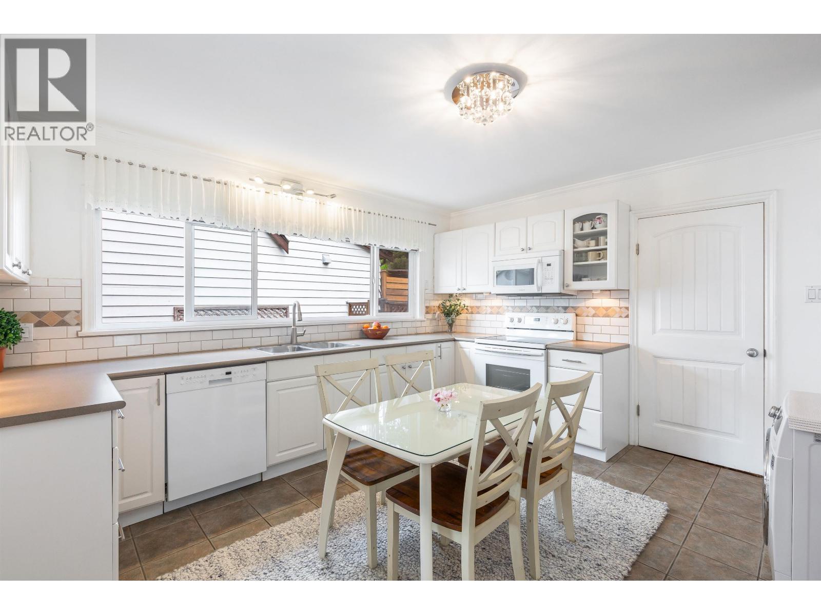 2306 William Avenue, North Vancouver, British Columbia  V7J 2P6 - Photo 8 - R3161736
