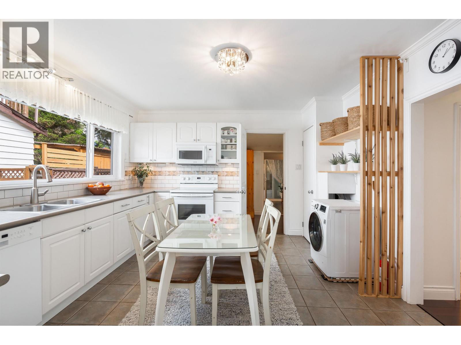 2306 William Avenue, North Vancouver, British Columbia  V7J 2P6 - Photo 9 - R3161736