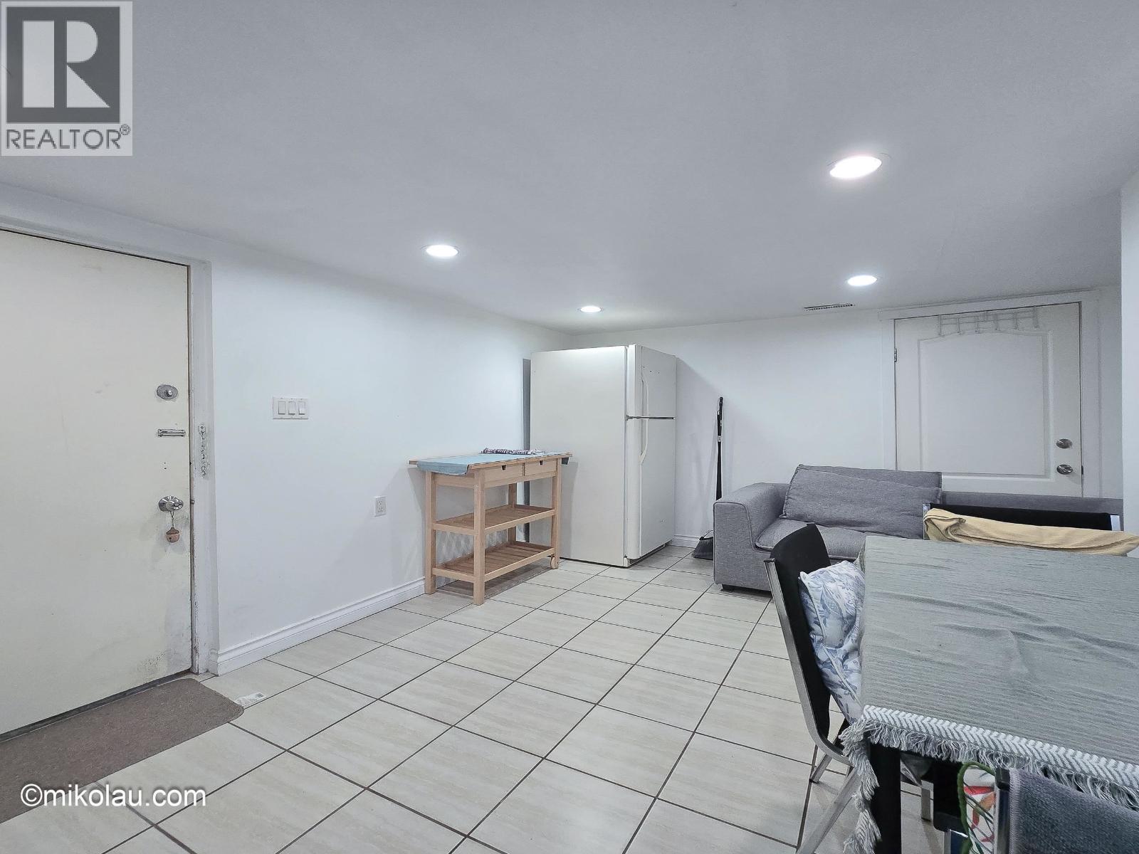 1xx Gilmore Ave, Burnaby, British Columbia  V5C 4P7 - Photo 2 - R3161747