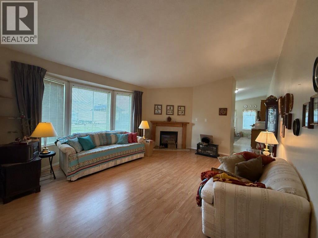 92 Peace River Avenue, Joussard, Alberta T0G 1J0 - Photo 8 - A2342633