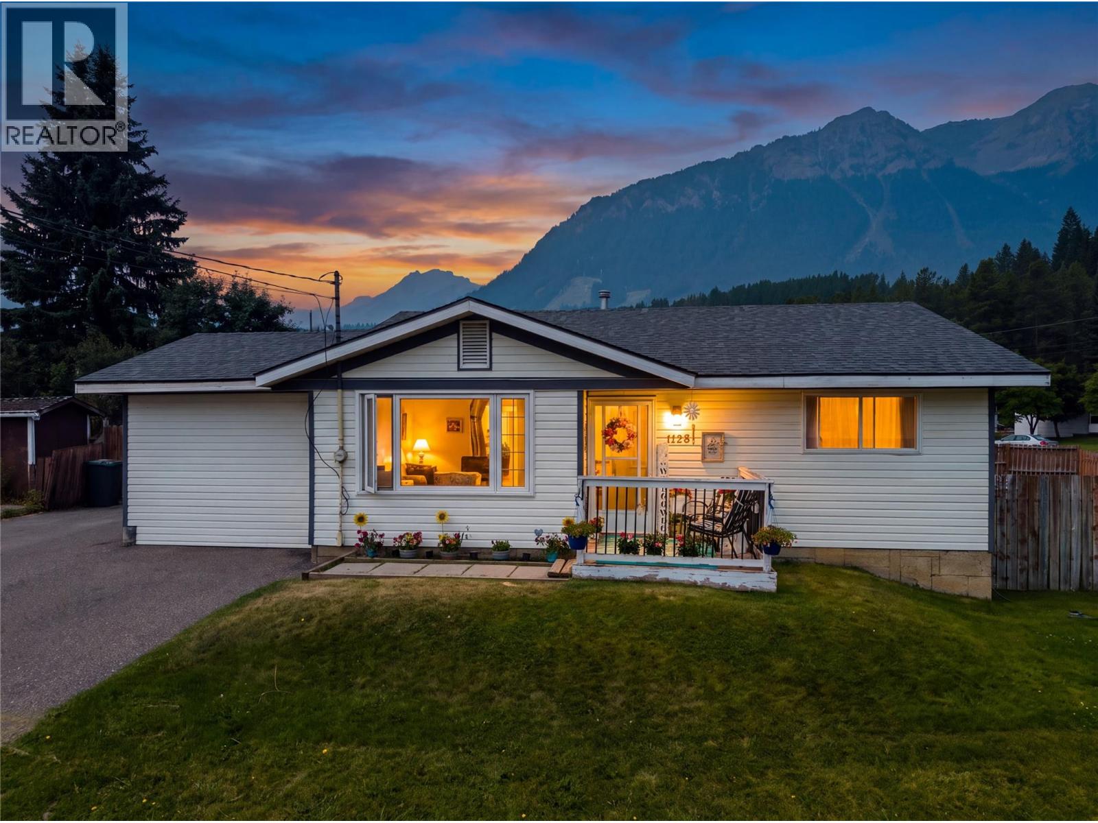 1158 Nashton Crescent, Elkford, British Columbia V0B 1H0 - Photo 1 - 10397914