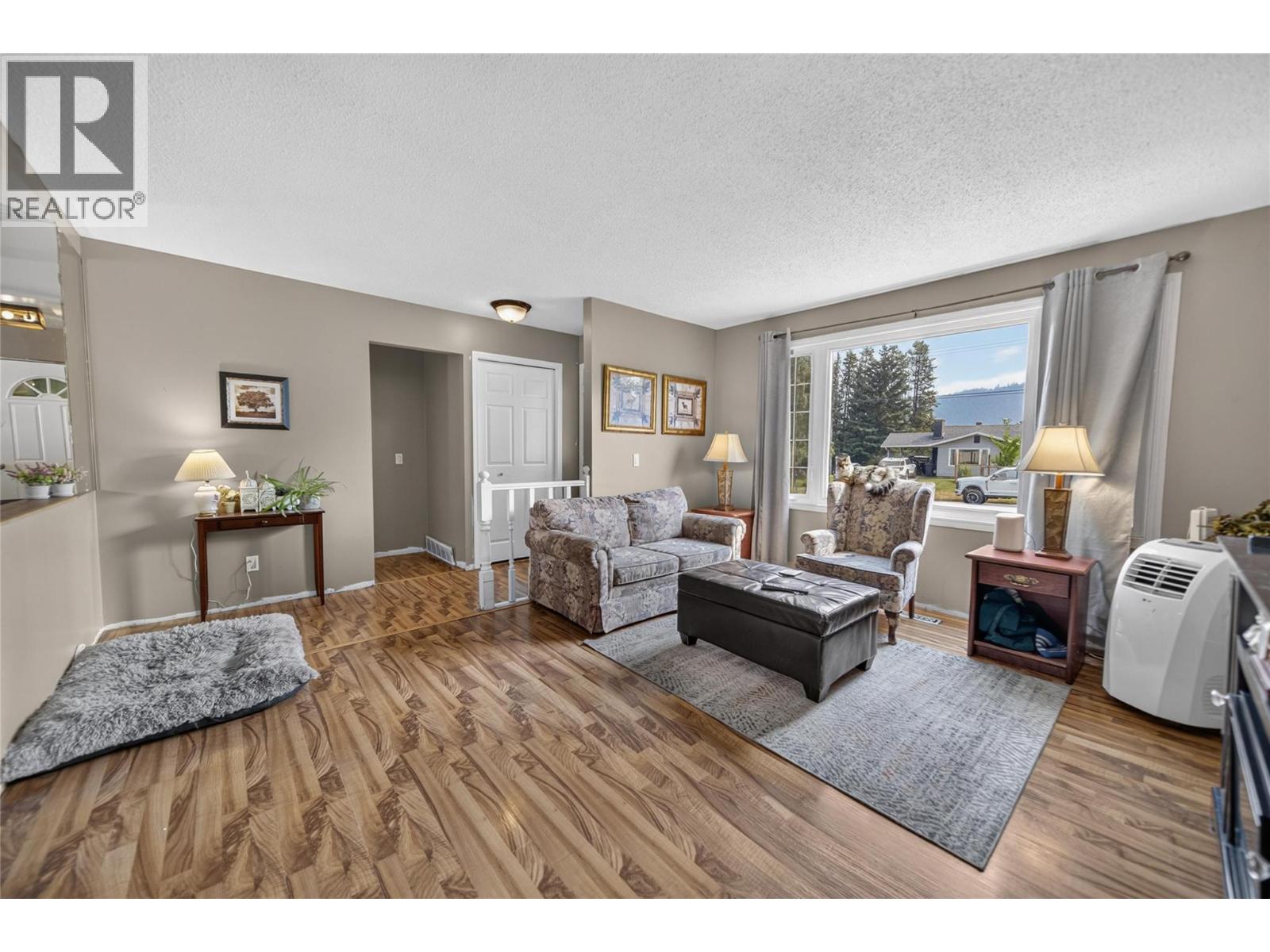1158 Nashton Crescent, Elkford, British Columbia V0B 1H0 - Photo 3 - 10397914