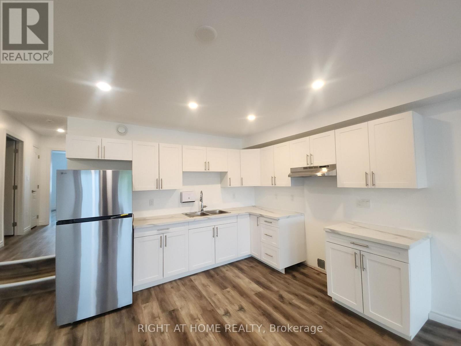 202 - 9 Queen Street W, Springwater (Elmvale), Ontario L0L 1P0 - Photo 11 - S13747602