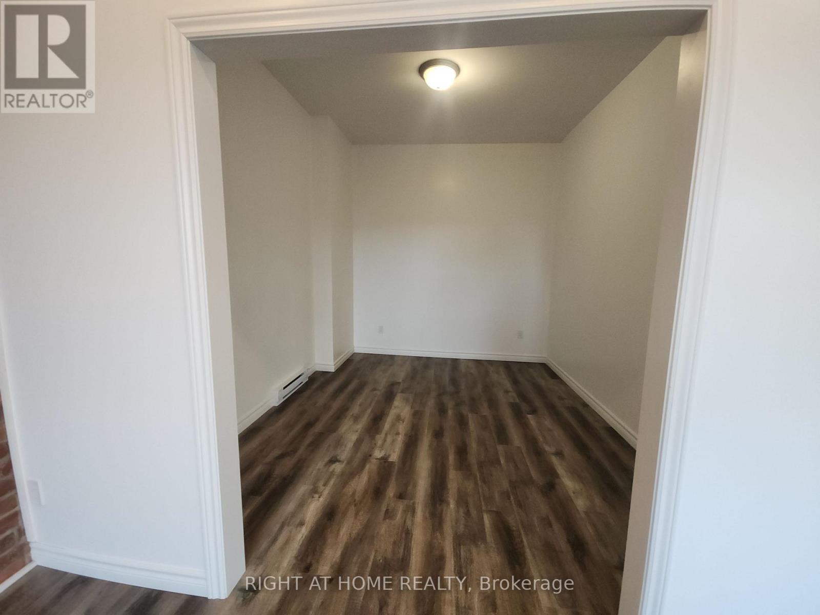 202 - 9 Queen Street W, Springwater (Elmvale), Ontario L0L 1P0 - Photo 3 - S13747602