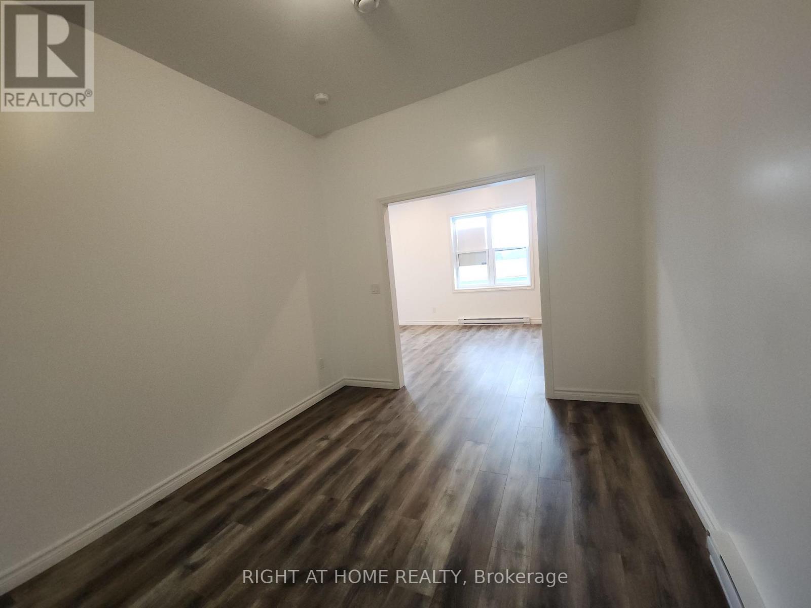 202 - 9 Queen Street W, Springwater (Elmvale), Ontario L0L 1P0 - Photo 4 - S13747602