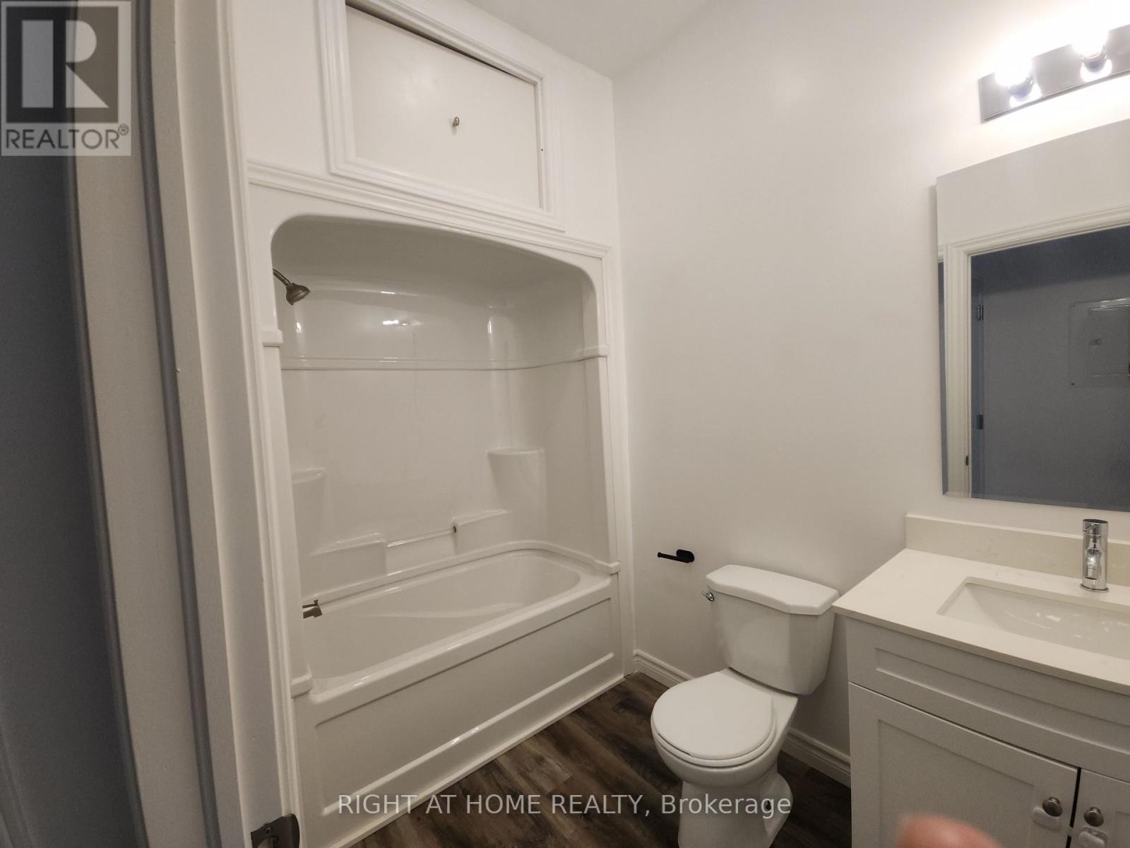 202 - 9 Queen Street W, Springwater (Elmvale), Ontario L0L 1P0 - Photo 8 - S13747602