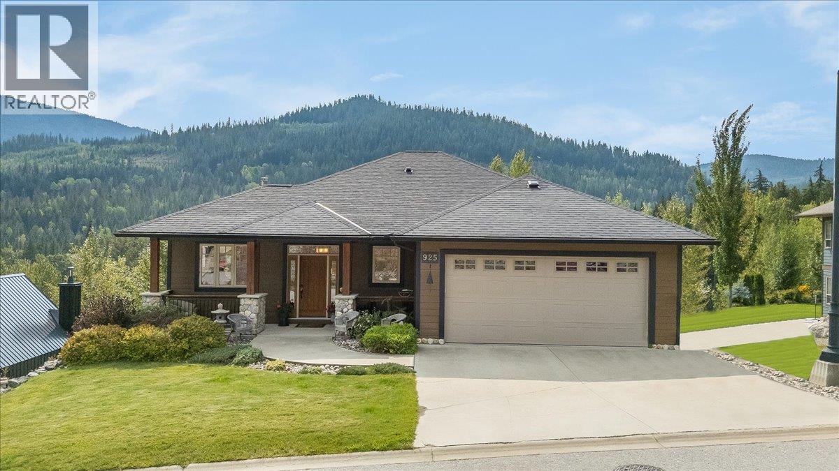 925 Redstone Drive, Rossland, British Columbia  V0G 1Y0 - Photo 1 - 10399786