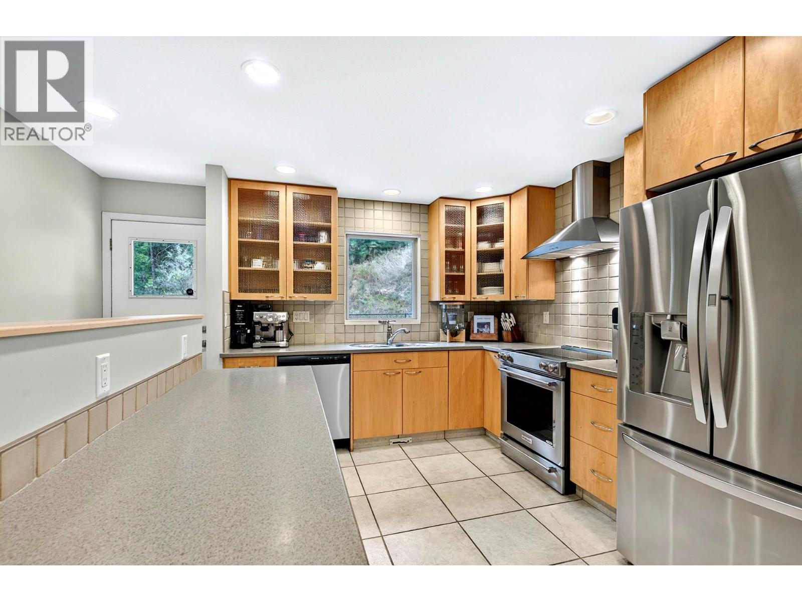 233 Monmouth Drive, Kamloops, British Columbia  V2E 1L9 - Photo 8 - 10334399