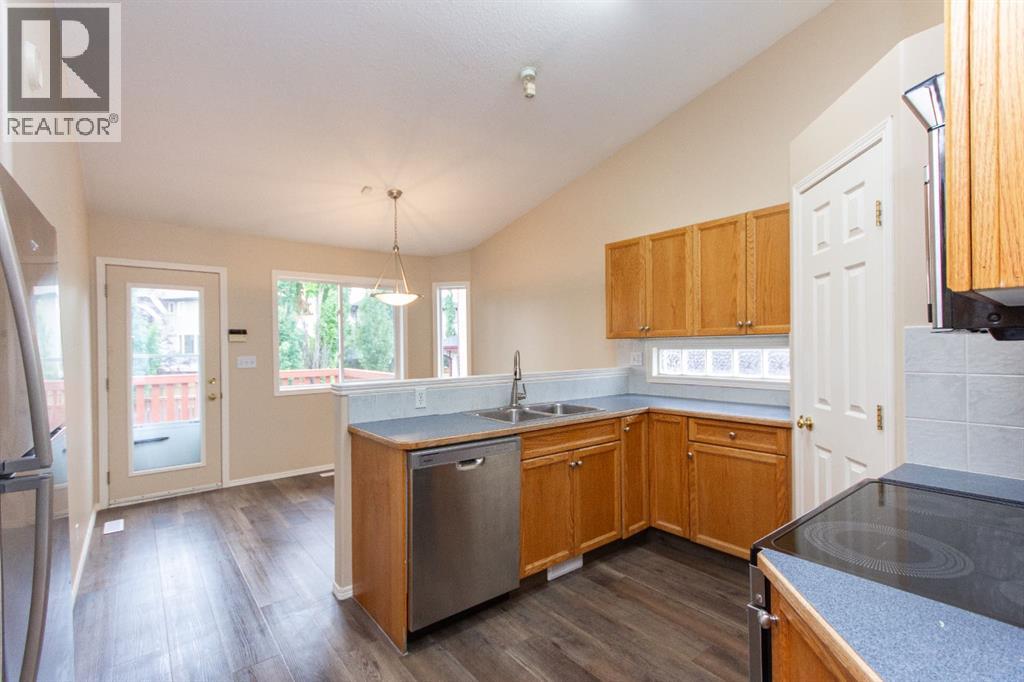 85 Ladwig Close, Red Deer, Alberta  T4R 2V7 - Photo 5 - A2342215