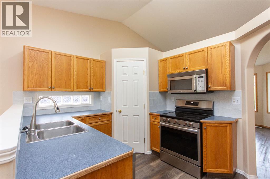 85 Ladwig Close, Red Deer, Alberta  T4R 2V7 - Photo 6 - A2342215