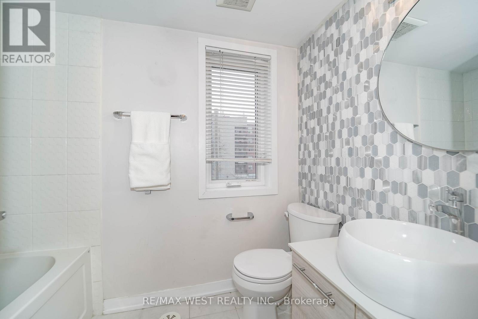 211 - 1460 Whites Road N, Pickering, Ontario  L1V 0E8 - Photo 6 - E13747634
