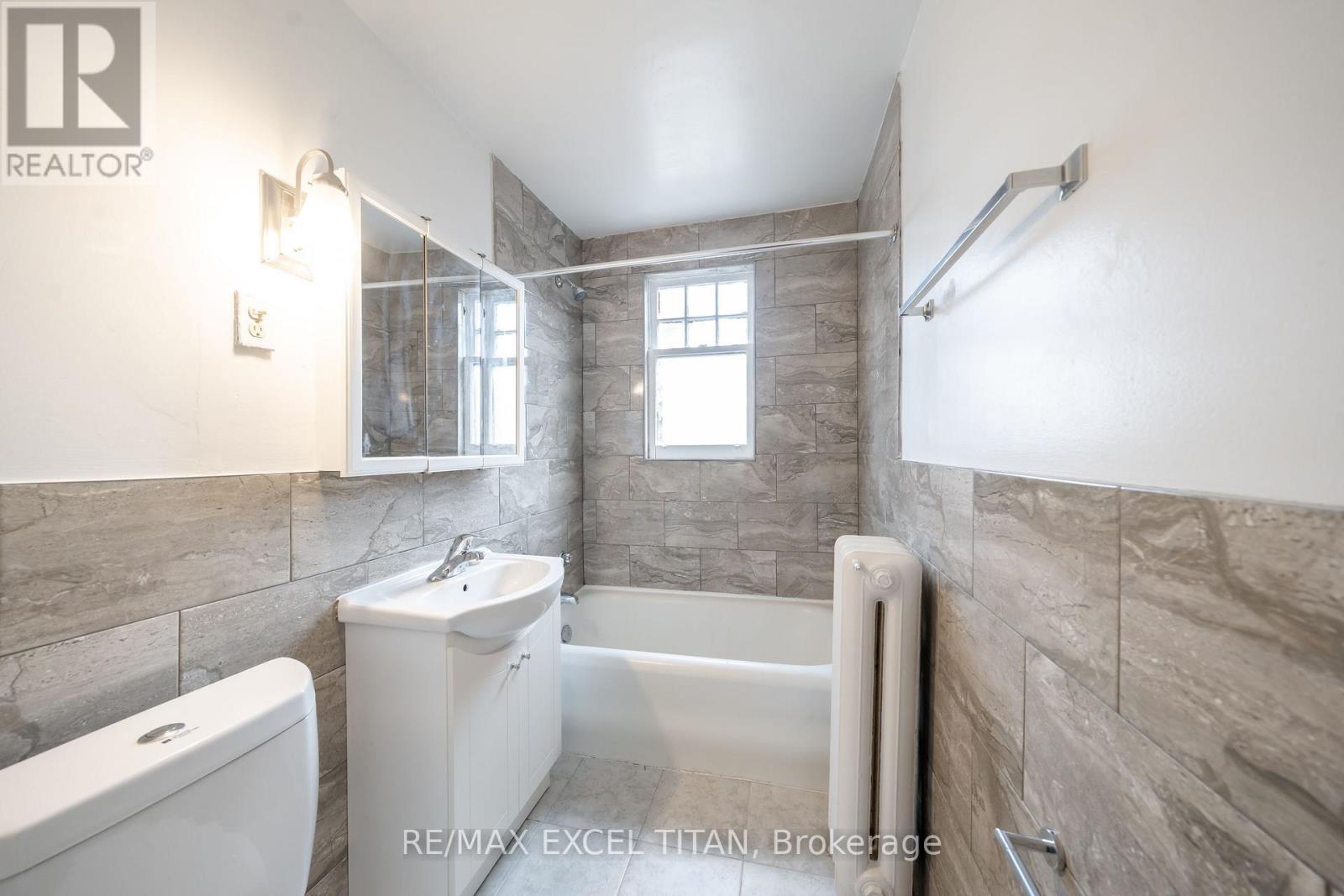 84 - 10 Kingston Road, Toronto, Ontario  M4L 2S4 - Photo 8 - E13747682