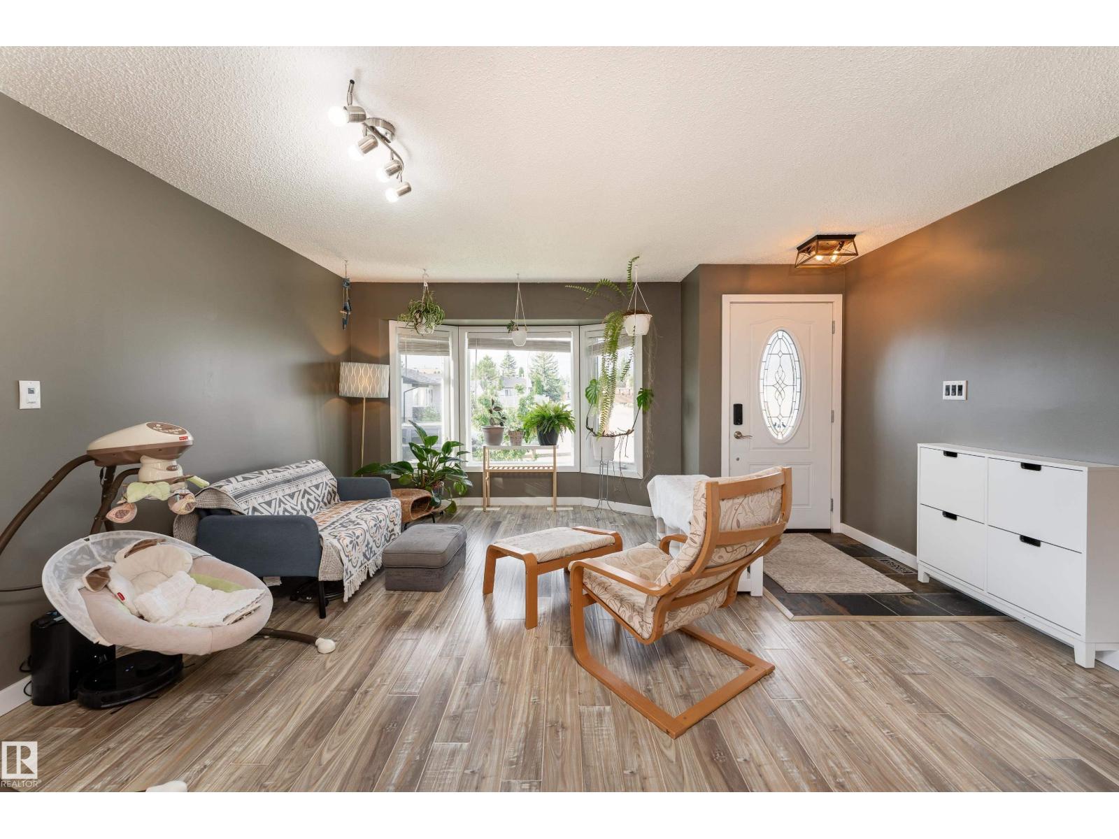 18424 57 Av Nw, Edmonton, Alberta  T6M 1Y2 - Photo 2 - E4507150