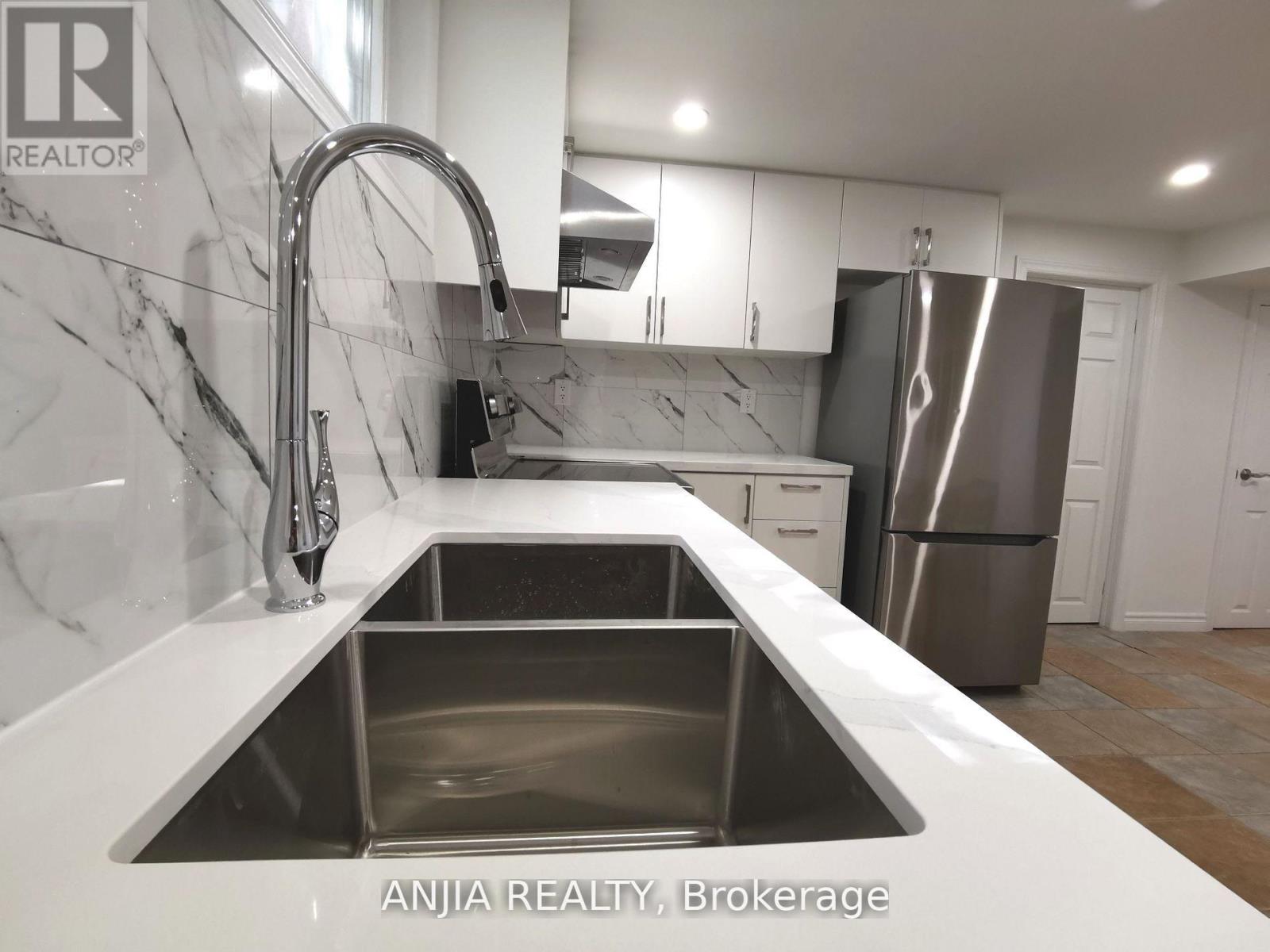 442 Bonita Crescent, Richmond Hill, Ontario  L4C 3N1 - Photo 2 - N13747624