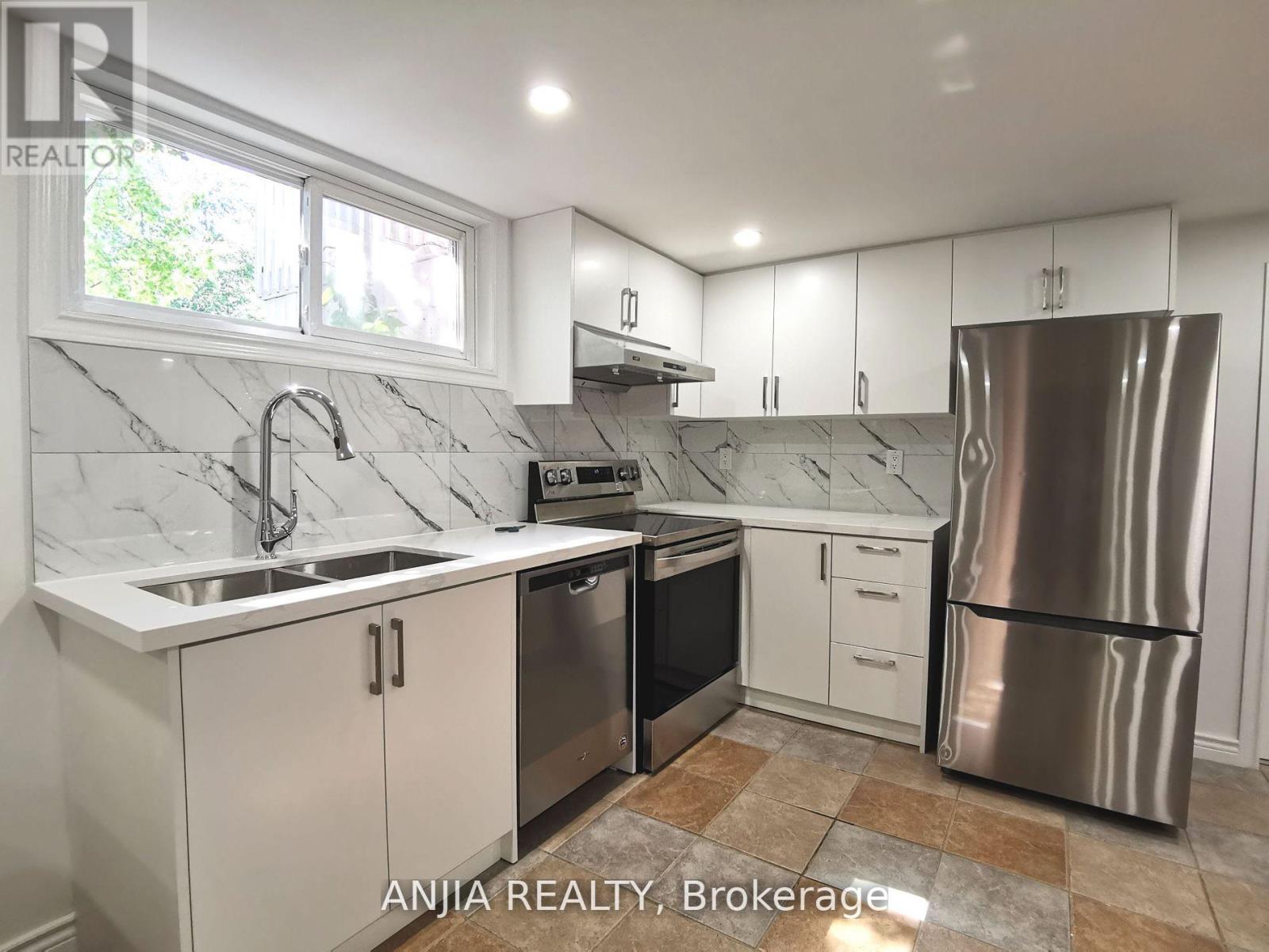 442 Bonita Crescent, Richmond Hill, Ontario  L4C 3N1 - Photo 3 - N13747624