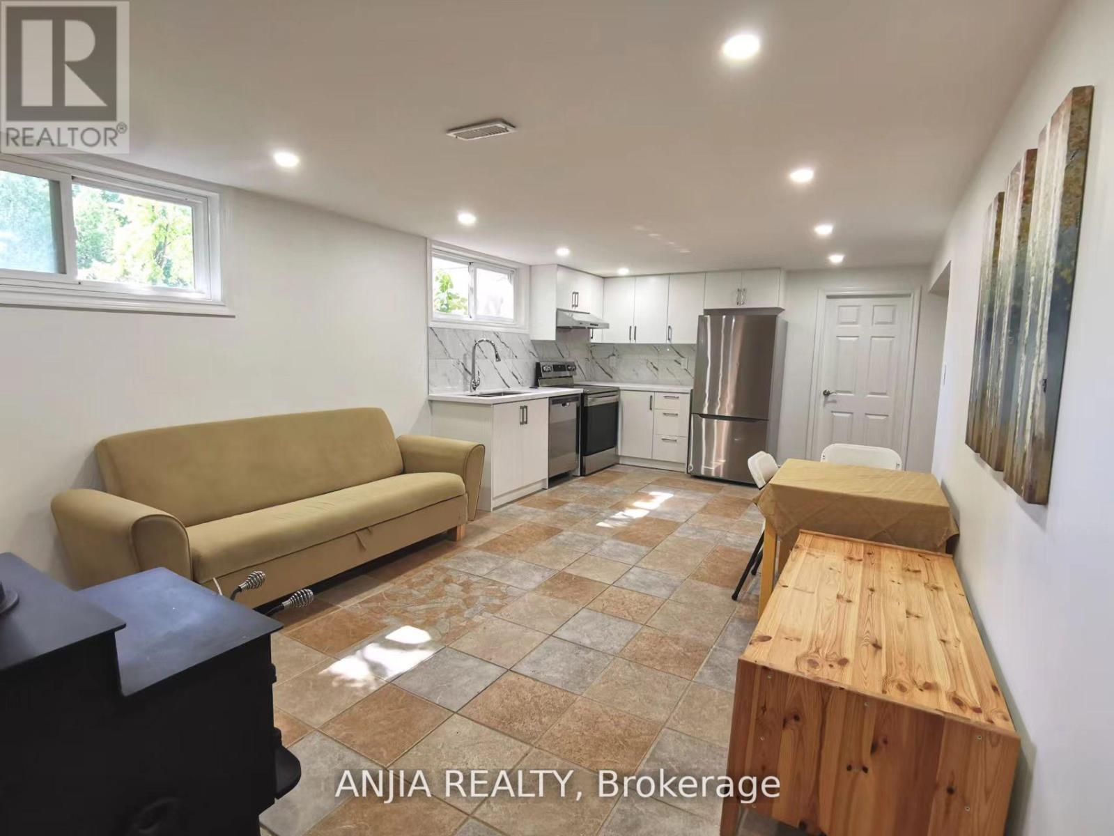 442 Bonita Crescent, Richmond Hill, Ontario  L4C 3N1 - Photo 4 - N13747624