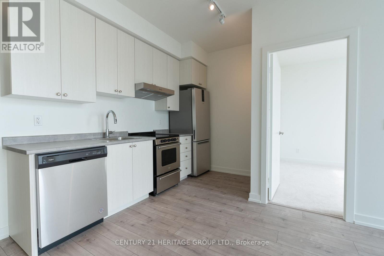 2202 - 10 Wilby Crescent, Toronto, Ontario  M9N 0B6 - Photo 8 - W13747616