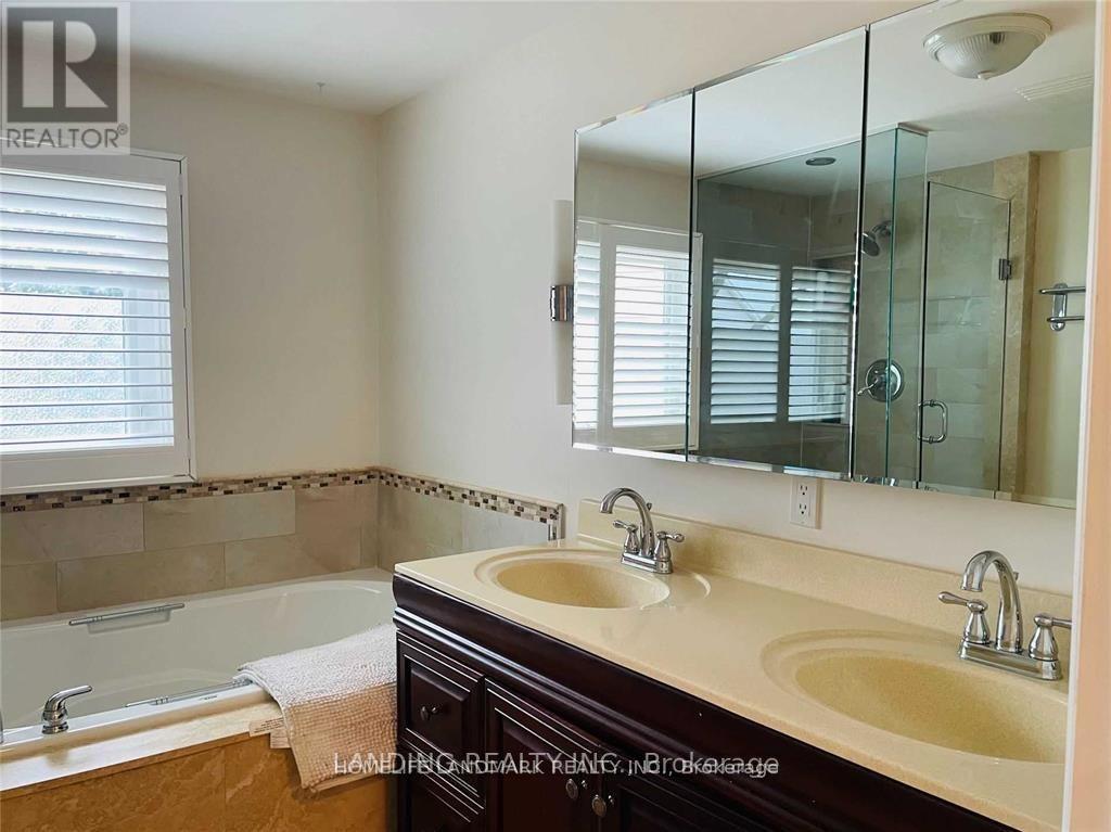 4263 Sugarbush Road, Mississauga, Ontario  L5B 2X6 - Photo 8 - W13747626