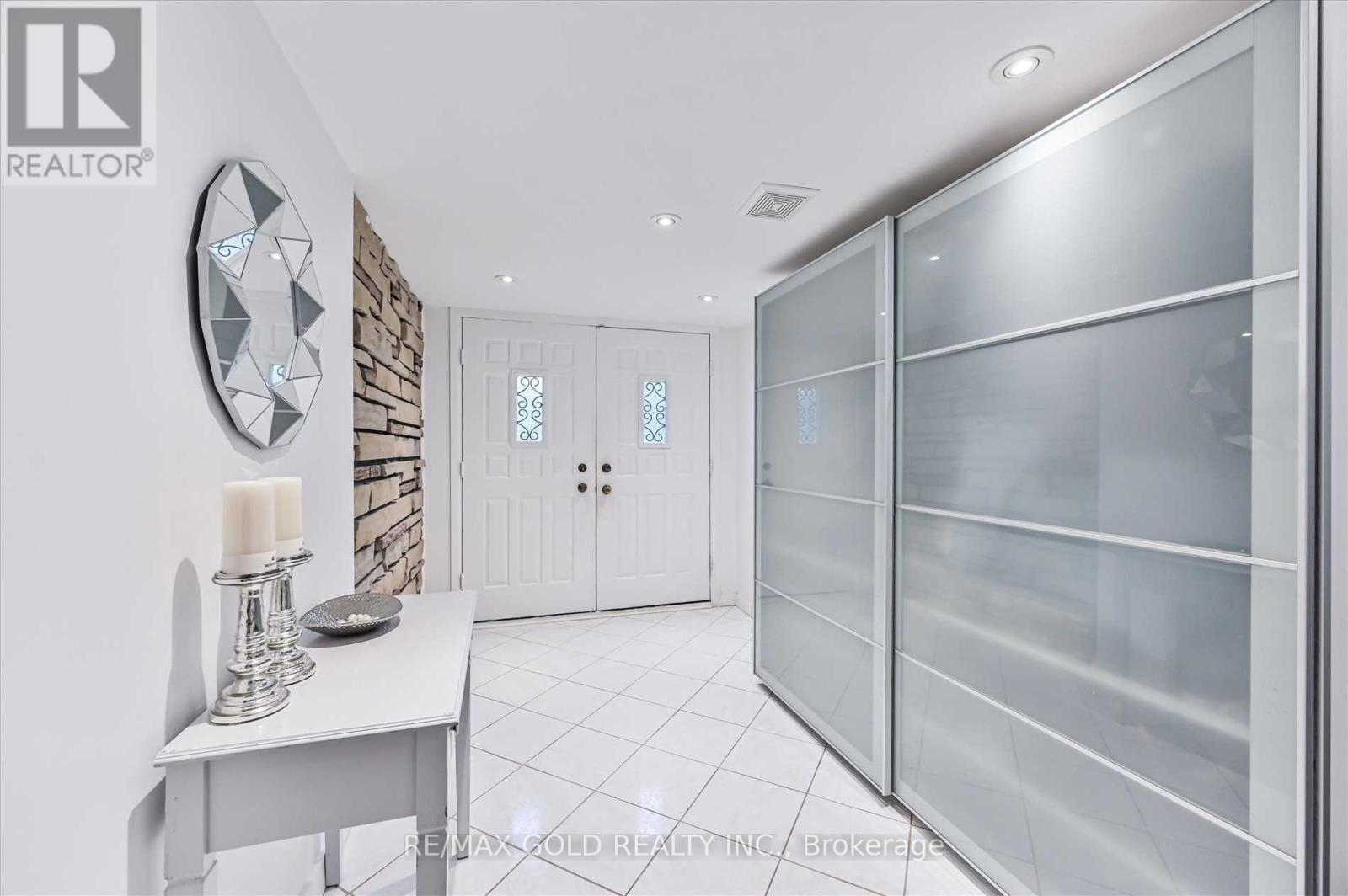 Main + Office - 41 Brookland Drive, Brampton, Ontario  L6T 2M6 - Photo 3 - W13747642