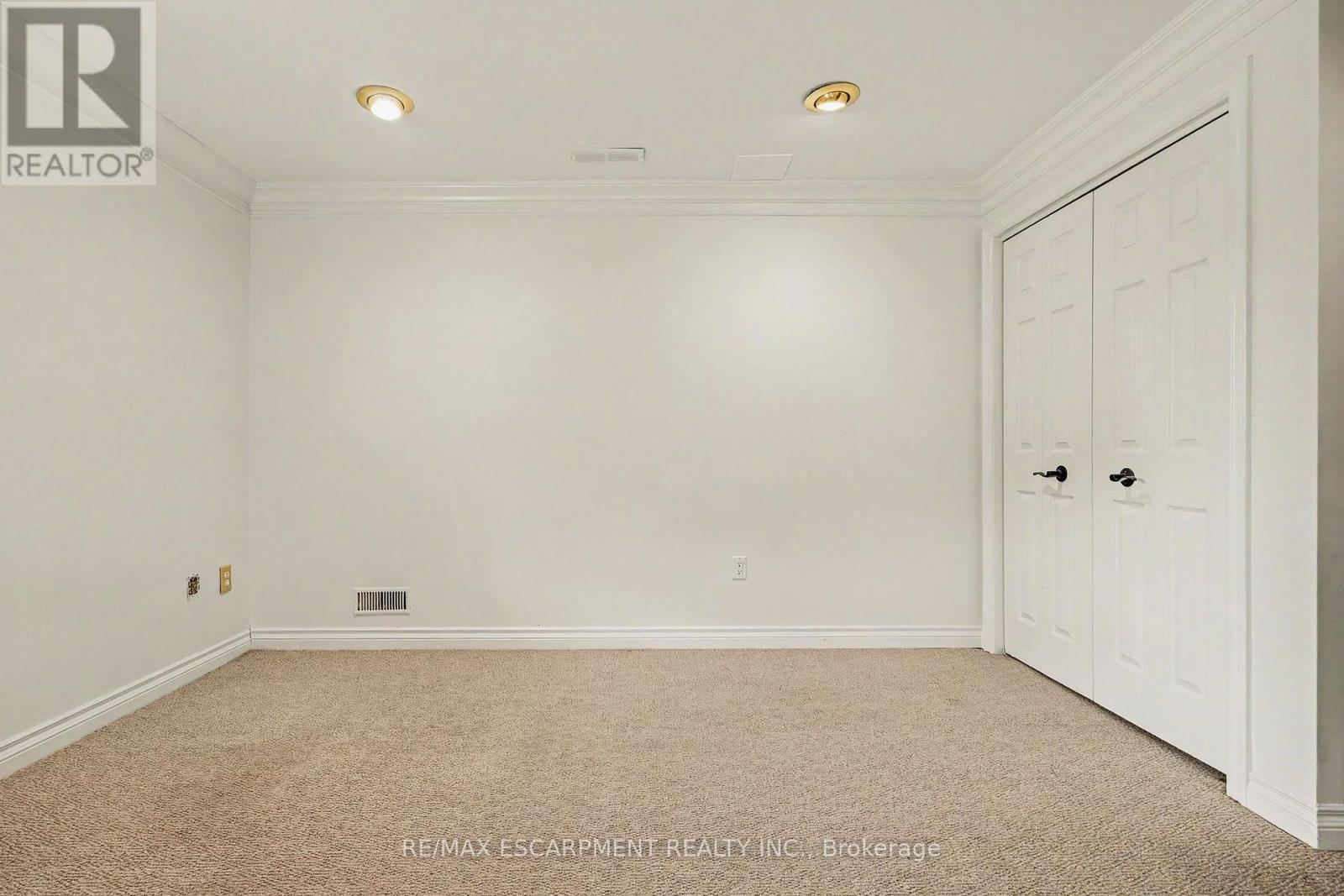 74 Fairwood Place W, Burlington, Ontario  L7T 4B6 - Photo 36 - W13747676