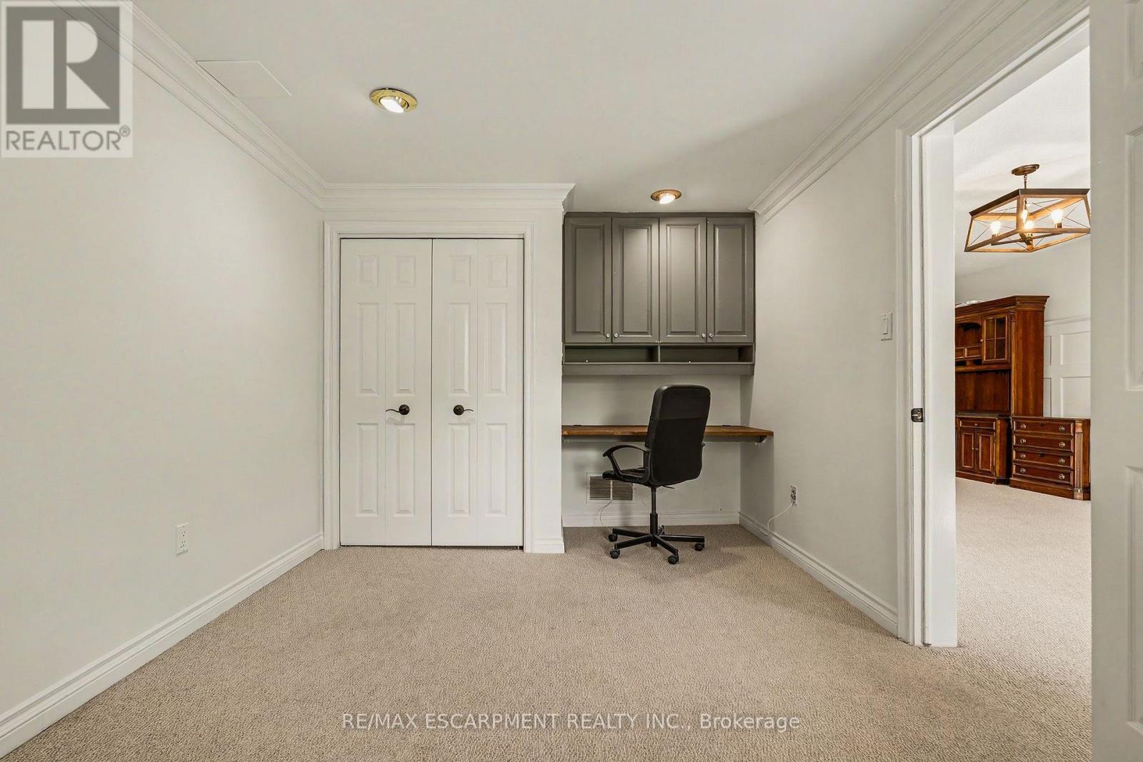 74 Fairwood Place W, Burlington, Ontario  L7T 4B6 - Photo 37 - W13747676