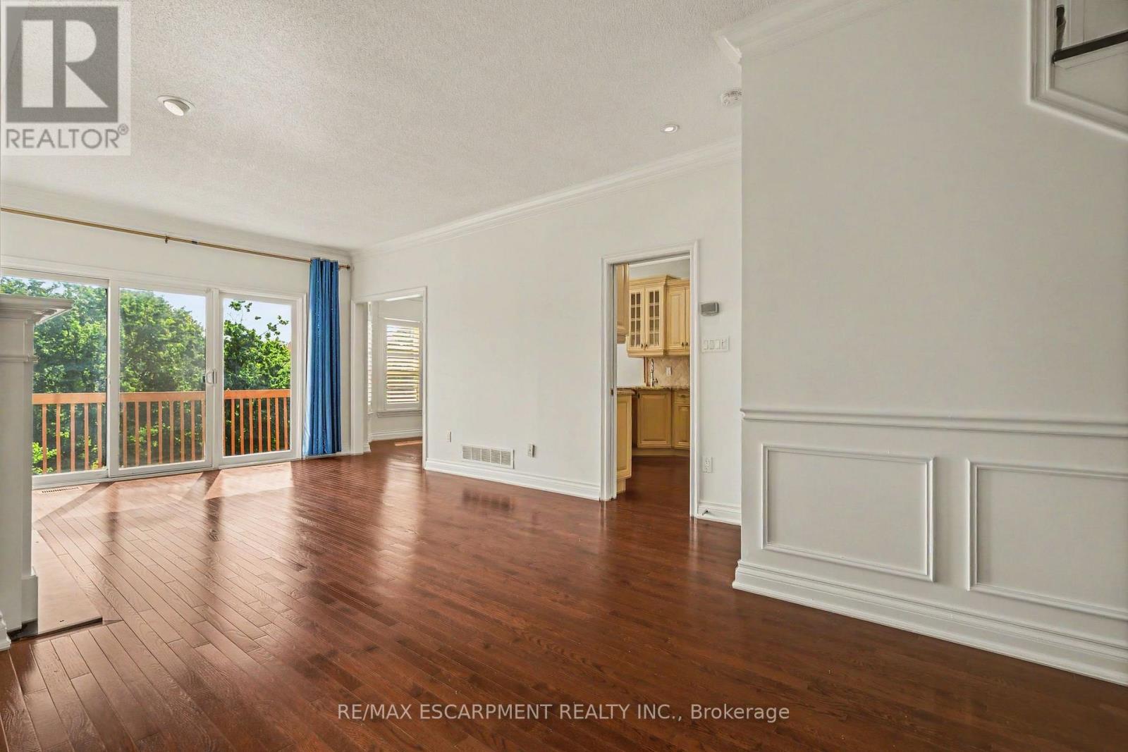 74 Fairwood Place W, Burlington, Ontario  L7T 4B6 - Photo 5 - W13747676