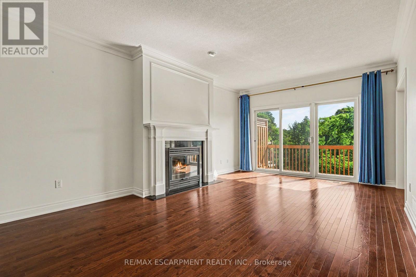 74 Fairwood Place W, Burlington, Ontario  L7T 4B6 - Photo 6 - W13747676