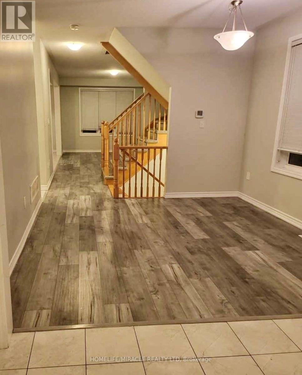 17 Troyer Street, Brampton, Ontario  L7C 3H1 - Photo 2 - W13747690