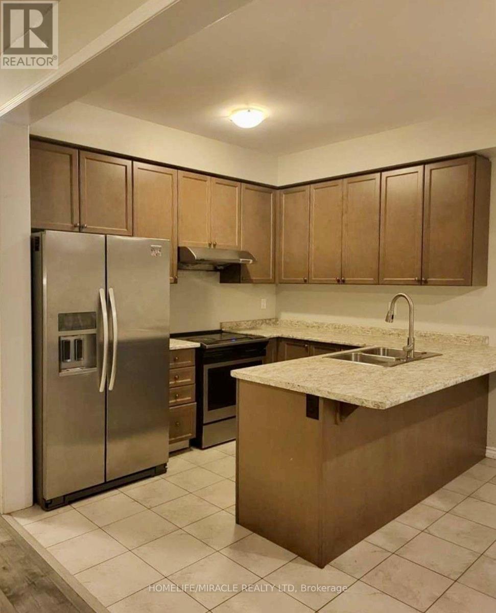 17 Troyer Street, Brampton, Ontario  L7C 3H1 - Photo 5 - W13747690