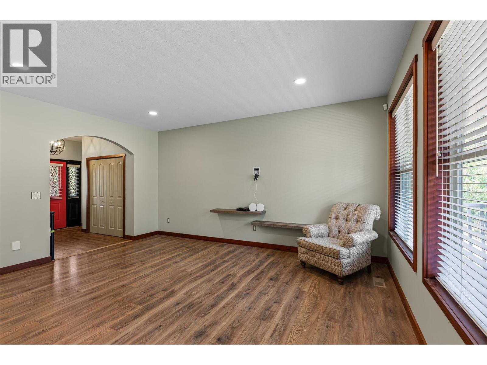 750 Firwood Road, Kelowna, British Columbia  V1Z 3V5 - Photo 9 - 10395626